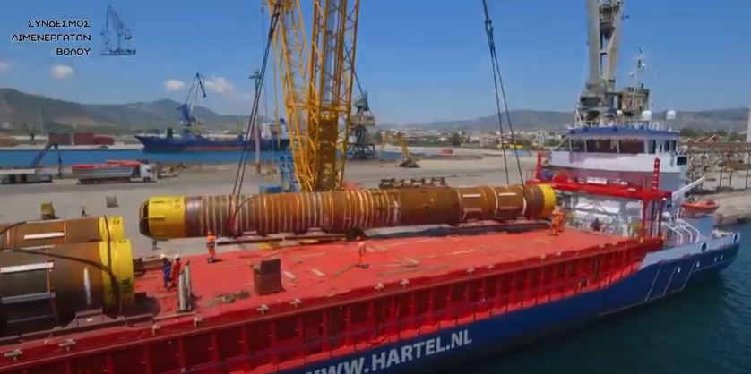 Δείτε video από τη φόρτωση βάσεων ανεμογεννητριών